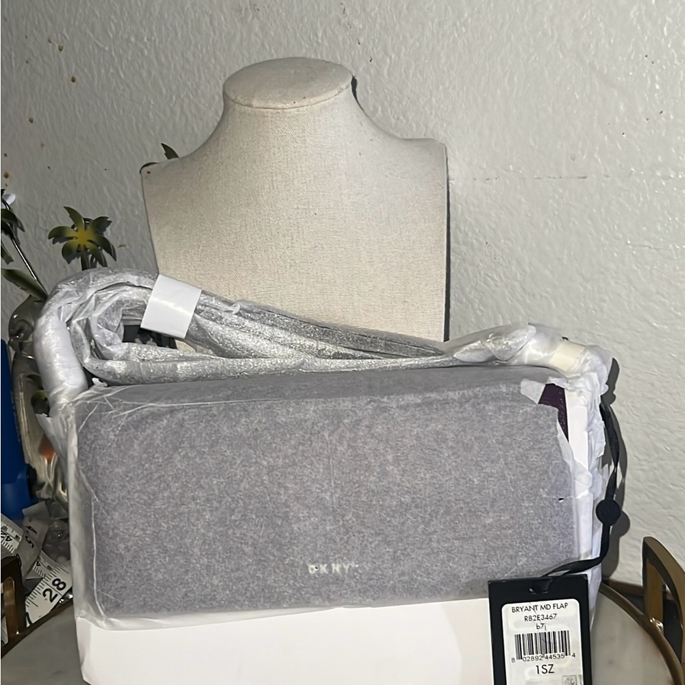 DKNY Bryant MD Flap Crossbody Bag Purple Wine Cow Leather NWT 2018 - Picture 2 of 6
